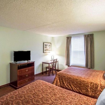Rodeway Inn Lakeville Dış mekan fotoğraf