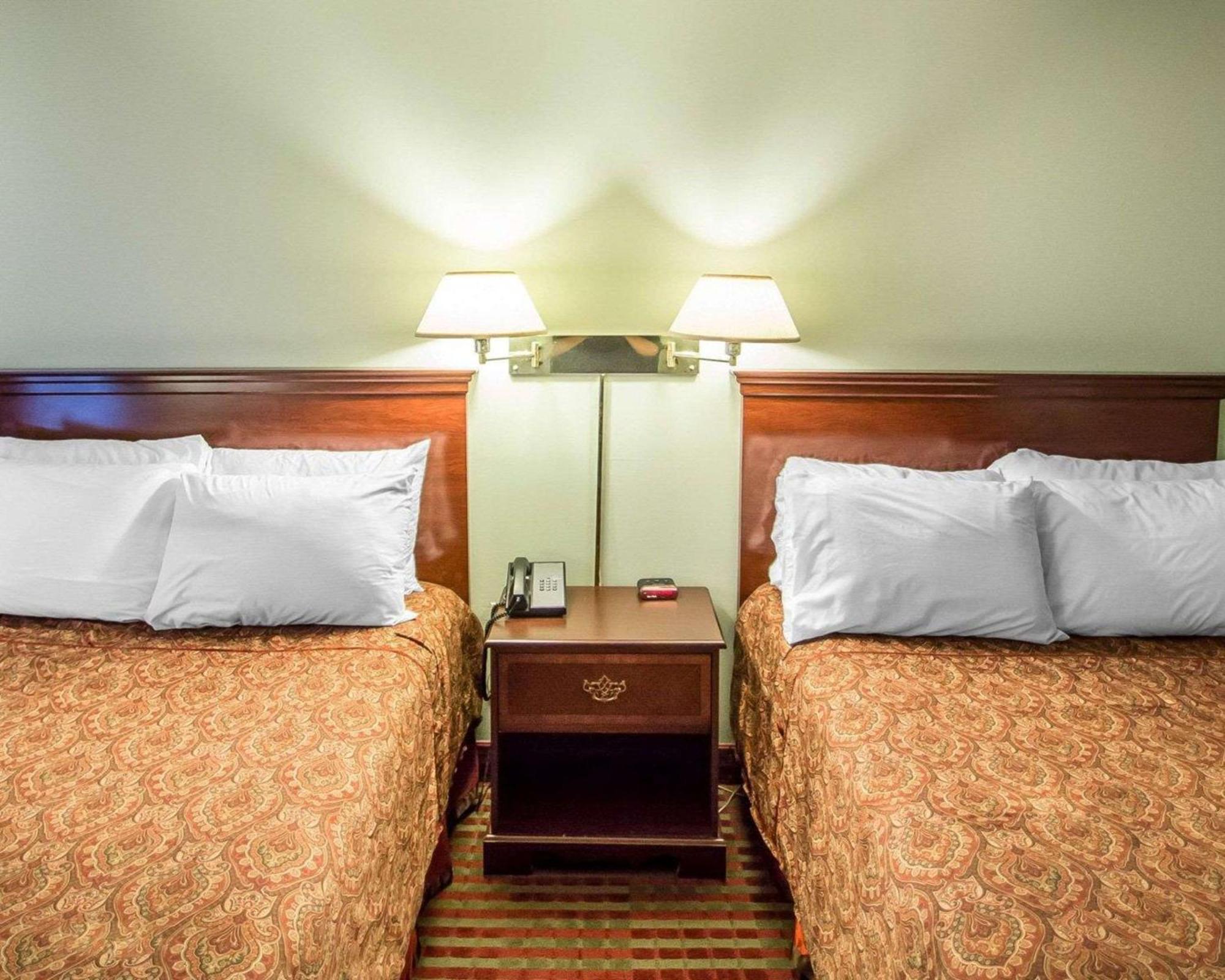 Rodeway Inn Lakeville Dış mekan fotoğraf