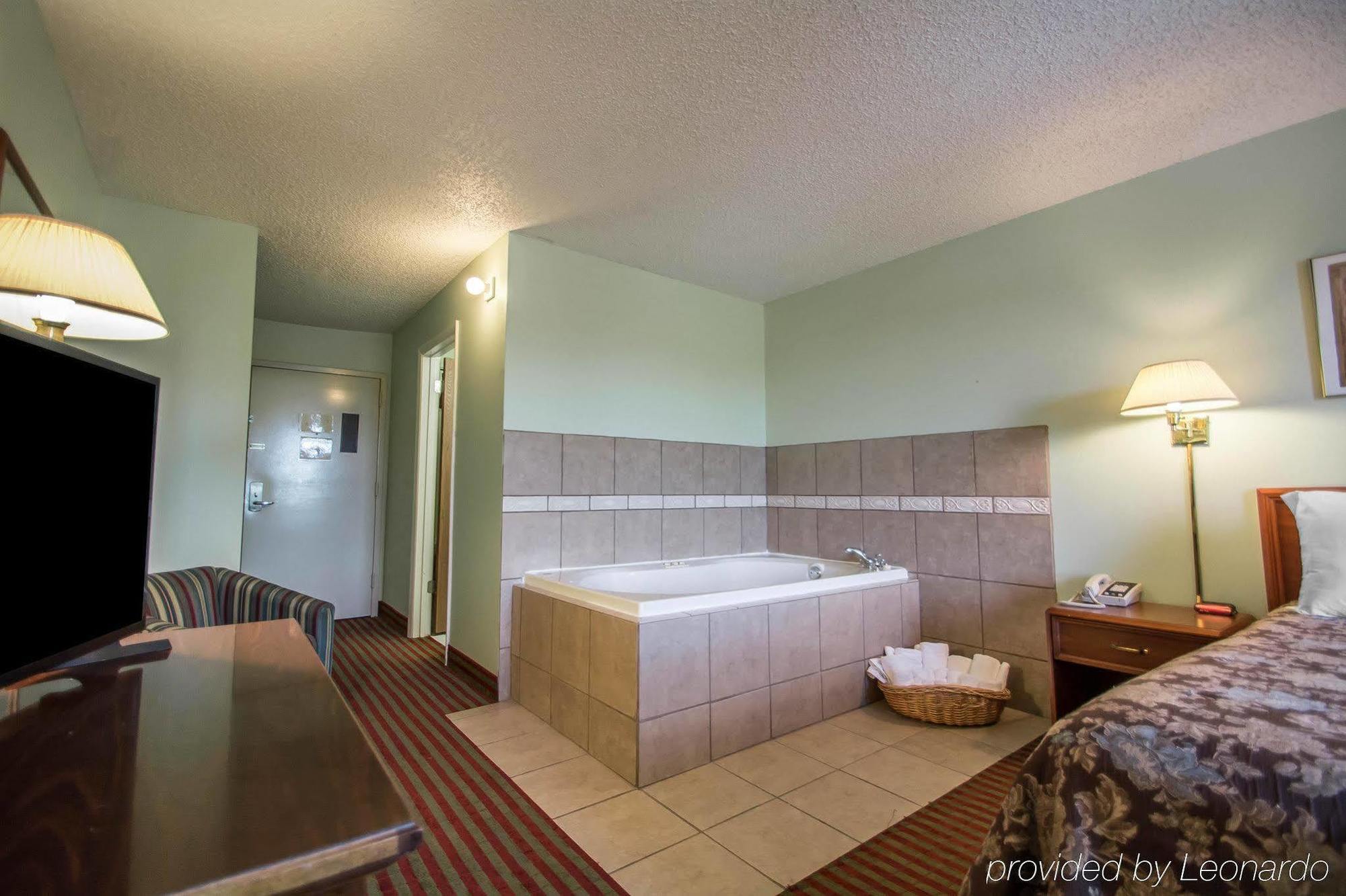 Rodeway Inn Lakeville Dış mekan fotoğraf