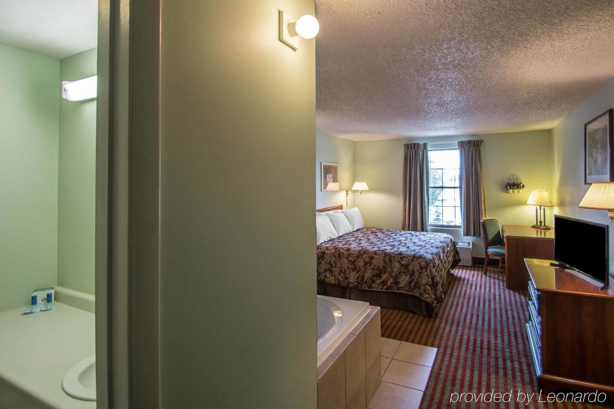 Rodeway Inn Lakeville Dış mekan fotoğraf